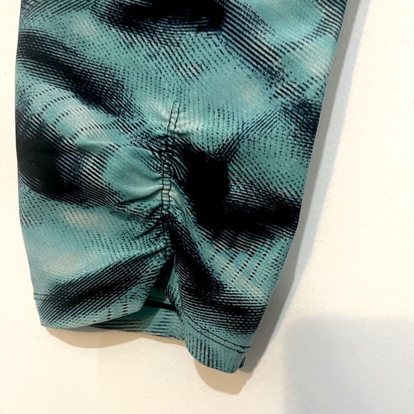 Calvin Klein Performance Blue & Black Abstract Print Cropped Capris Pants Medium - Picture 5 of 8